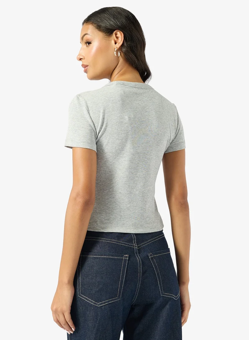 GUESS Studs Crew Neck Short Sleeve T-Shirt